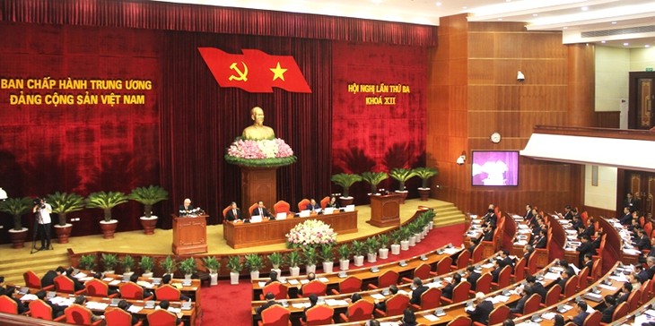 Прошел второй день работы 3-го пленума ЦК Компартии Вьетнама 12-го созыва - ảnh 1